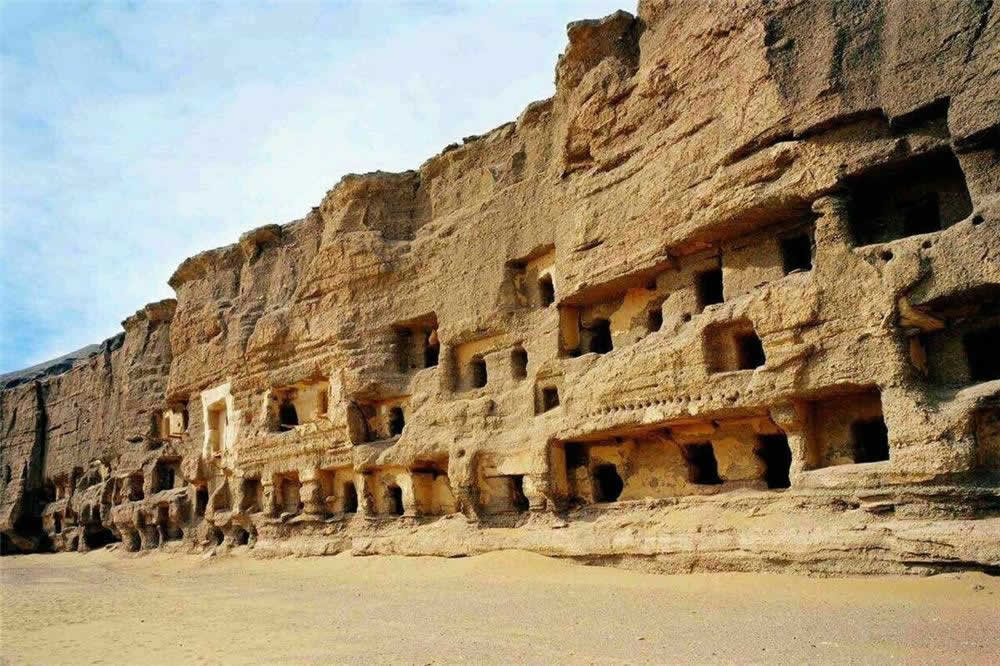 Dunhuang Travel Guide & Silk Road Tours