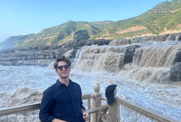 2-Day Xi’an Adventure Travel to Xian, China to Explore Hukou Waterfall & Yan’an’s Revolutionary Legacy