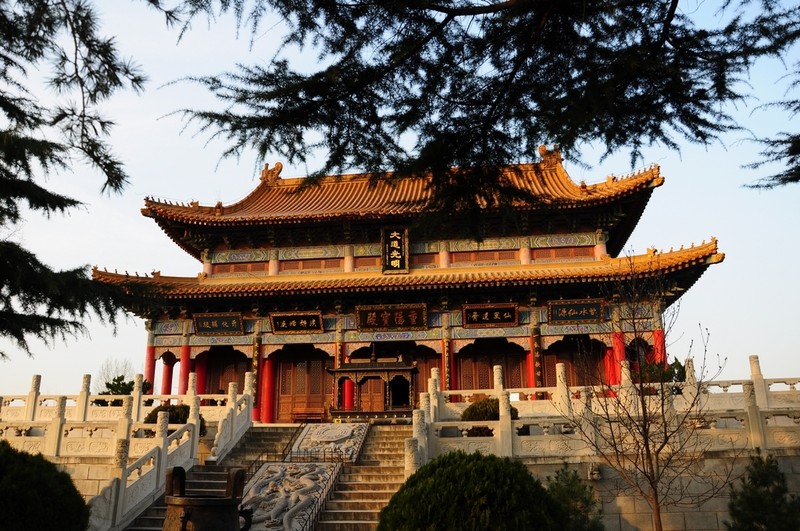 The name of Wenchang Pavilion originates from an imaginary god——the Wenchang Emperor. He was considered directing fame, knowledge and written articles in ancient China.