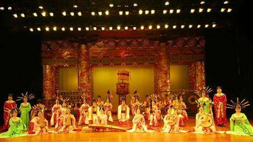 Tang Dynasty Music and Dance Theater was esrablished in 1998, had its roots in folk fetes, when dances were first performed by people as part of rituals of prayer for a good harvest or a better life.