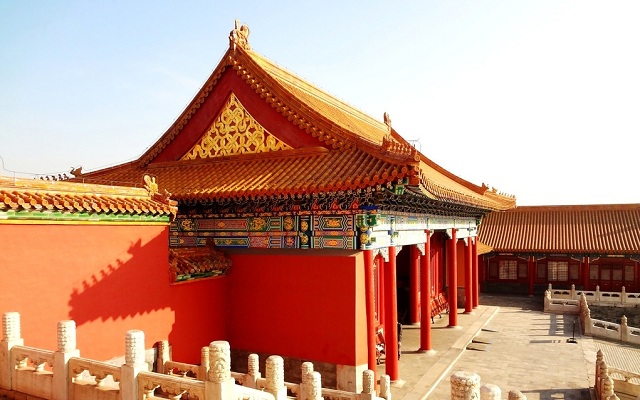 The next stop is the Forbidden City, you will notice the dominant color in the Forbidden City is yellow as yellow is the symbol of the royal family. 