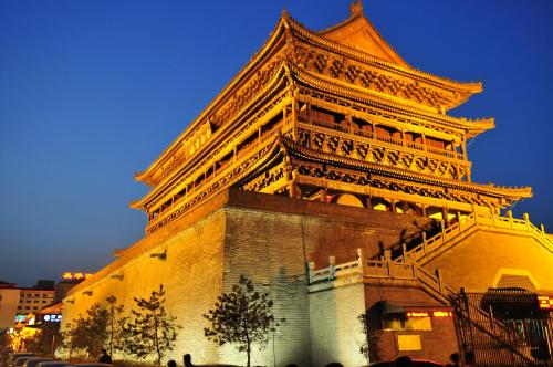 the highlights of Xian china tour, xian bell tower and xian drum tower