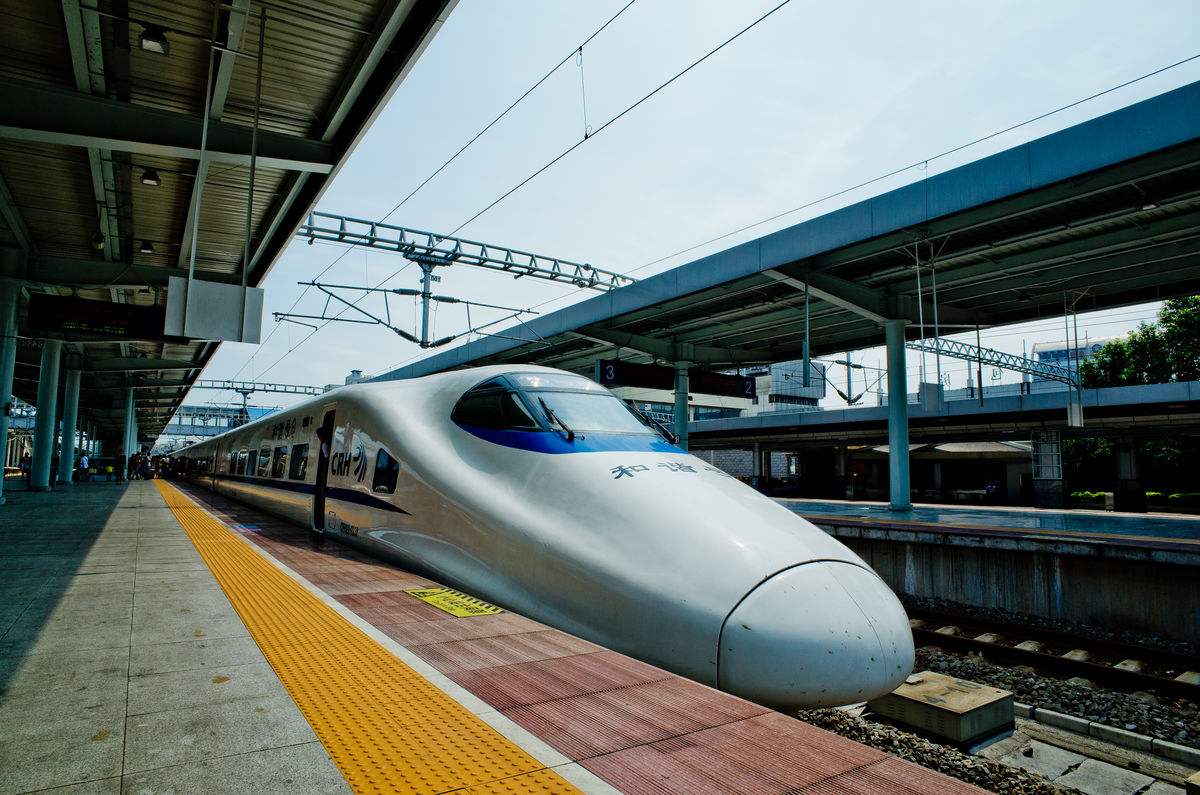 Luoyang_Transportation_train_in_luoyang.jpg