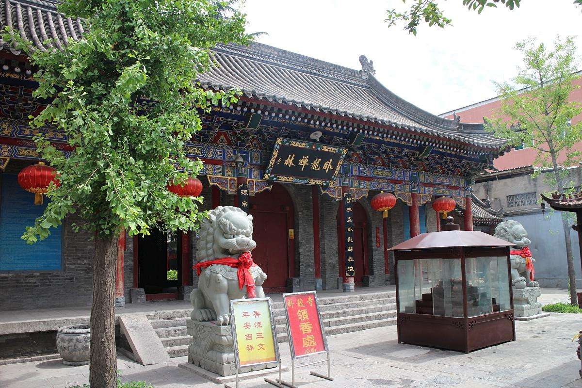 wolong_temple_1.jpg