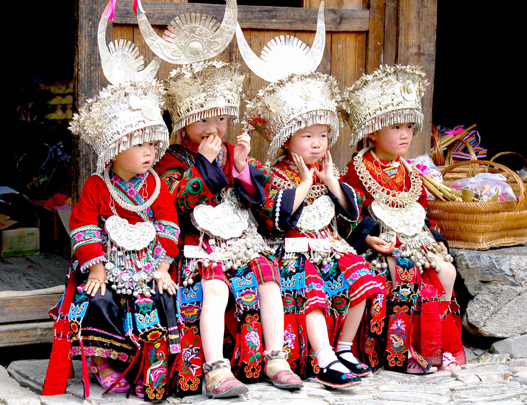 Язык национальных меньшинств. Народ Мяо Китай. Этнос. Этническая группа Мяо. Разные этнические группы.