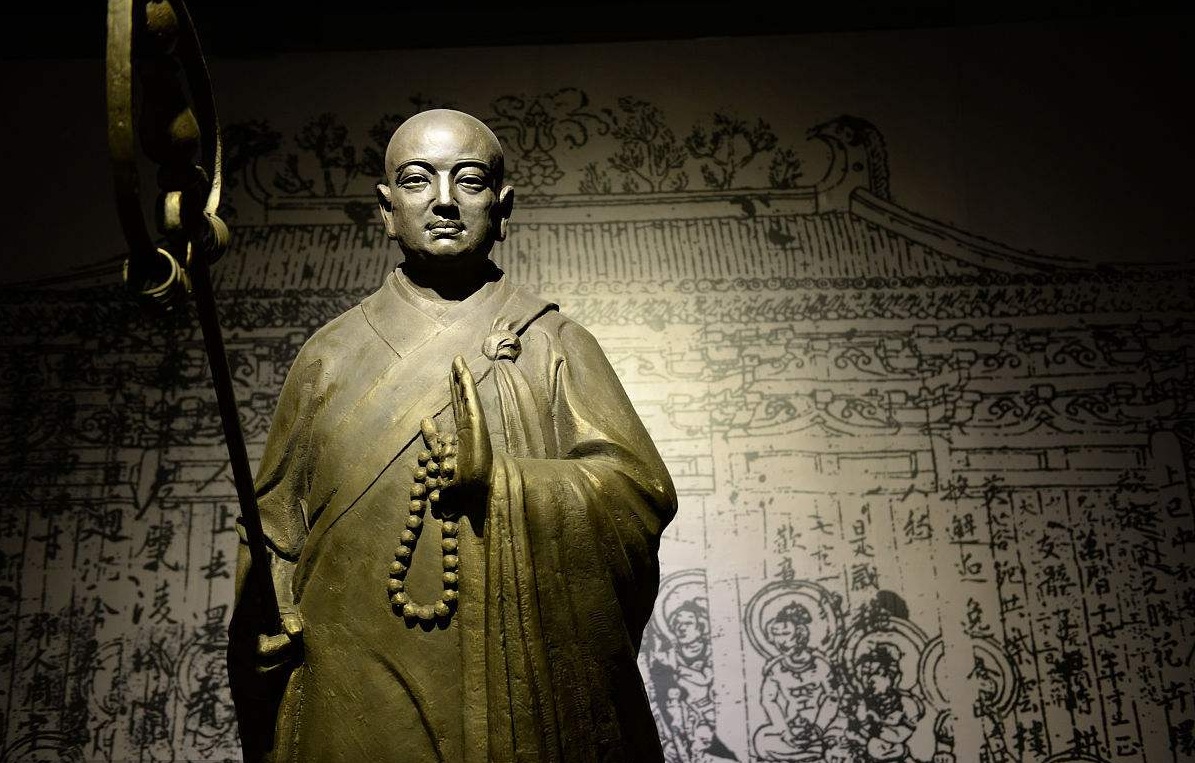 Bronze_statue_of_Master_Tangxuanzang2.jpg