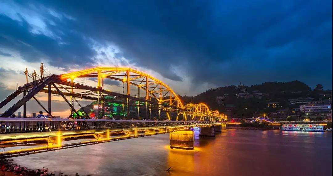 Take a Night Cruise Along The Yellow River.jpg