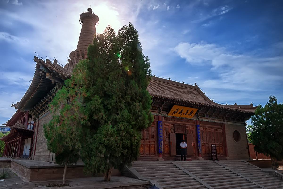 Giant_Buddha_Temple_1.jpg