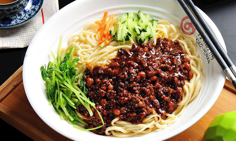 Zhajiangmian (Beijing-Noodles-with-Fried-Bean-Sauce)