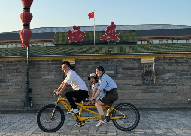 Xian-Ancient-City-Wall-Bike-xi'an