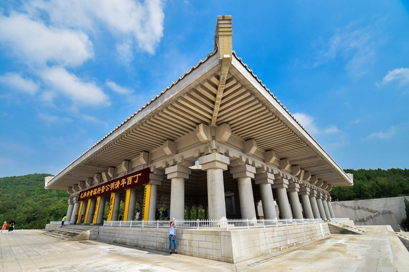 Huangdi-Mausoleum-in-Xian