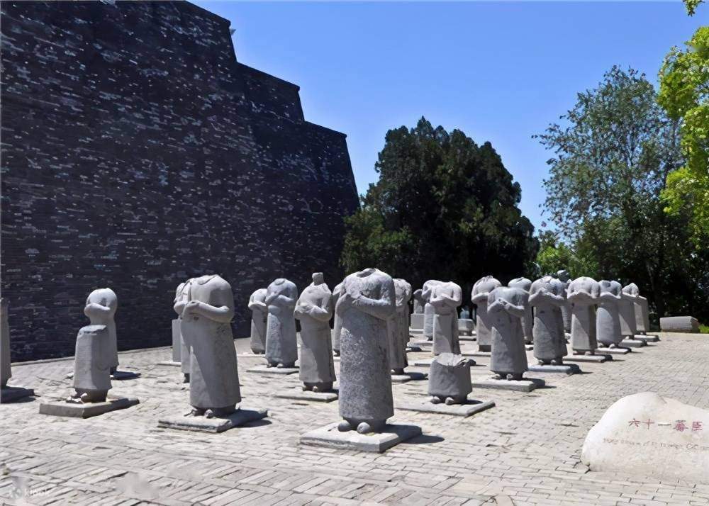 Qianling-Museum-61-stone-human-statues