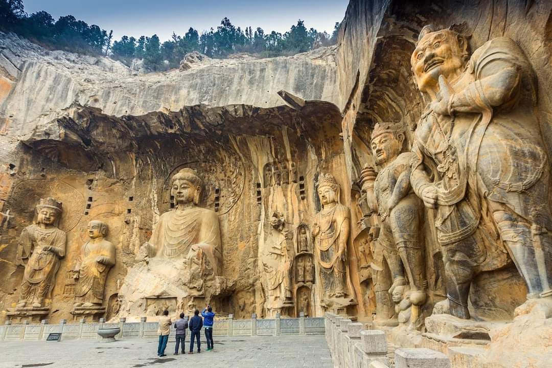 Longmen-Grottoes-Tour