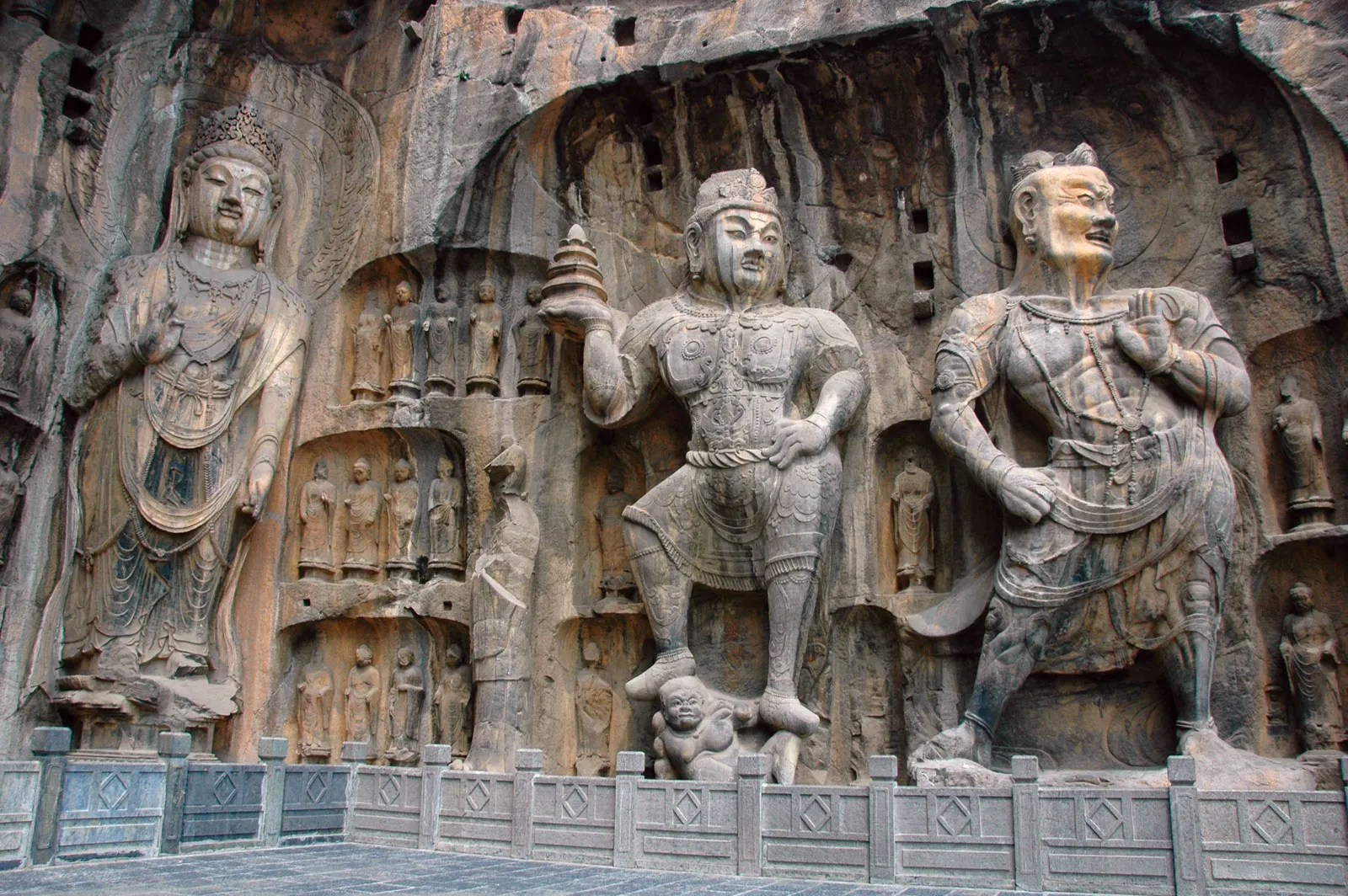 Group-Luoyang-stone-sculptures-Longmen-caves-China