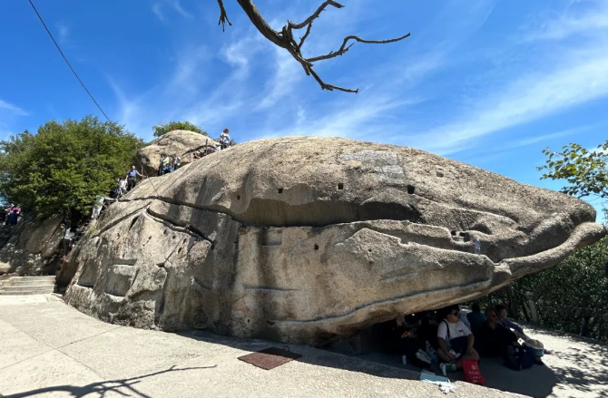 fish-rock-huashan