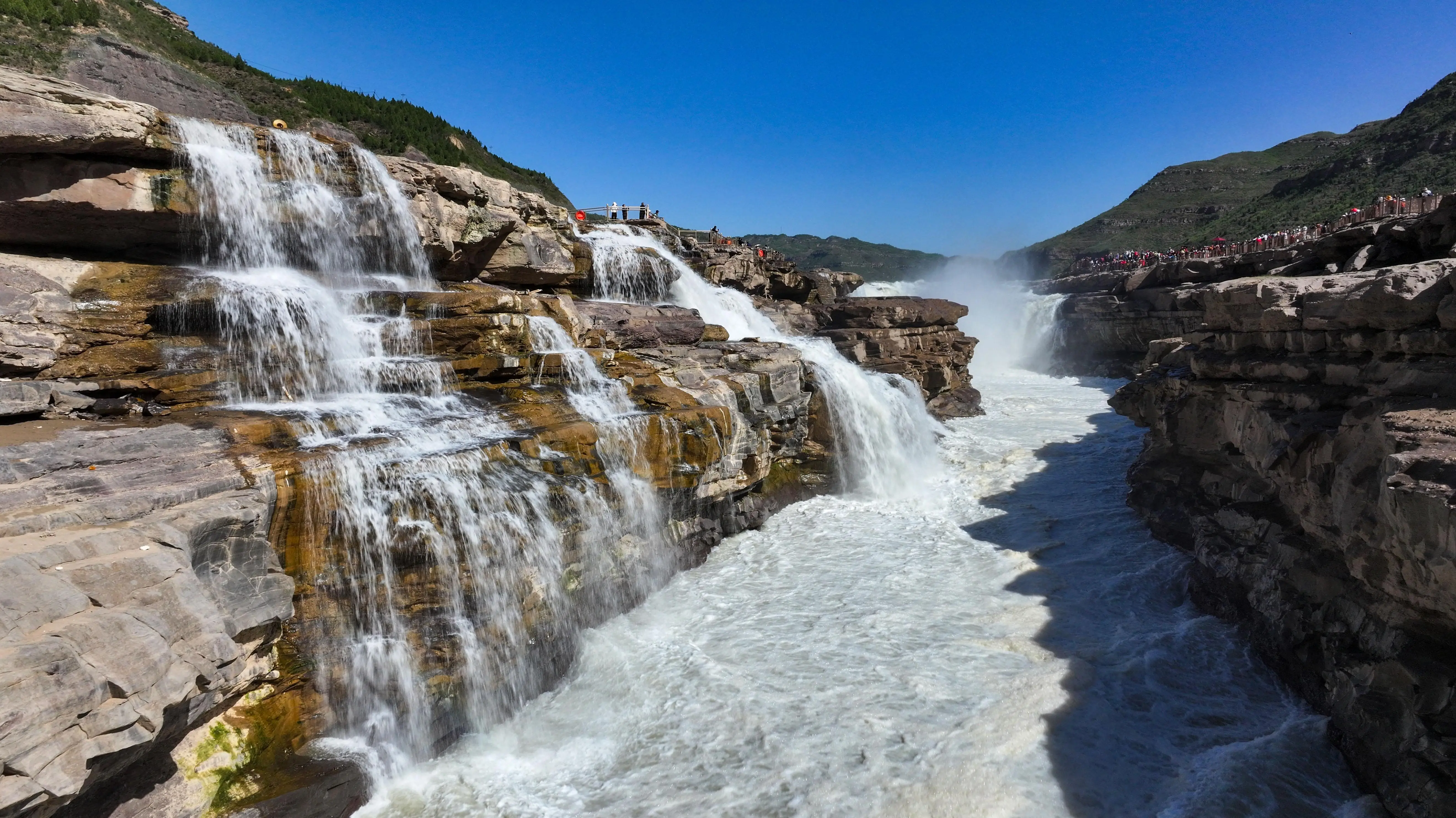 The-Waterfall-Viewing-Platform-Shanxi