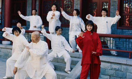 Tai-Chi-on-the-Xian-City-Wall-tour