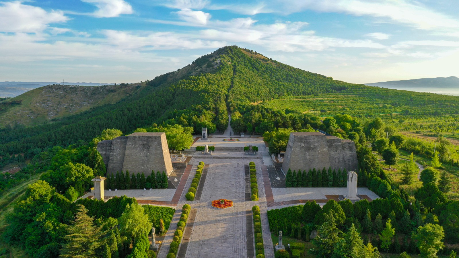 Qianling-Mausoleum1 Qianling-Mausoleum1