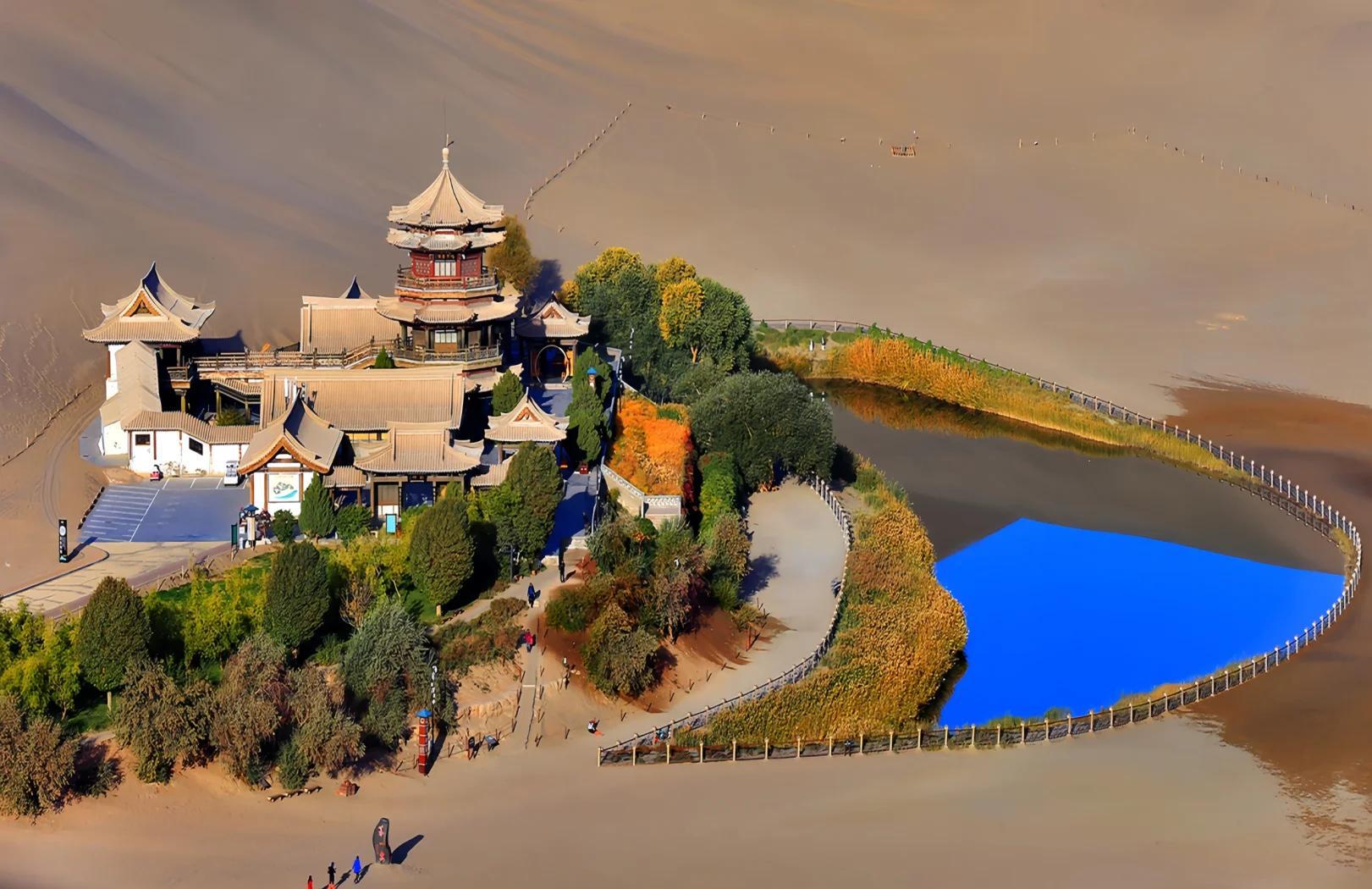 Mingsha-Mountain-and-Crescent-Spring2 Mingsha-Mountain-and-Crescent-Spring2